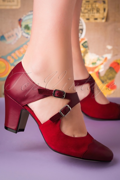 Topvintage Boutique Collection - 40s Days Away Leather Pumps in Passion Red