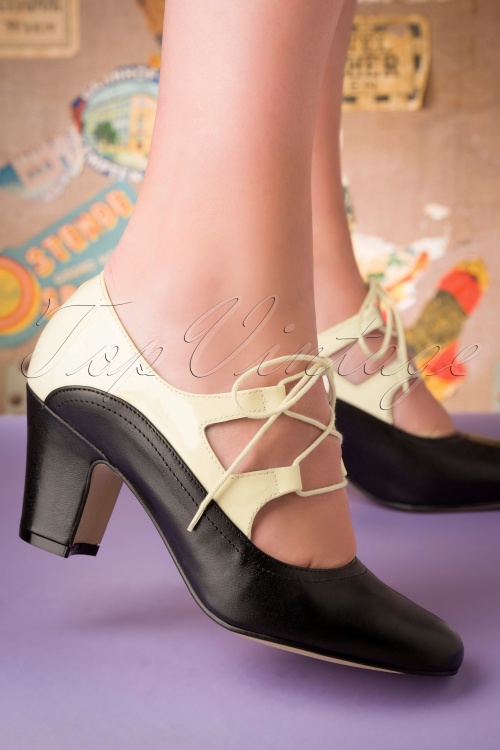 Topvintage Boutique Collection - 40s Back In Time Leather Pumps in Navy