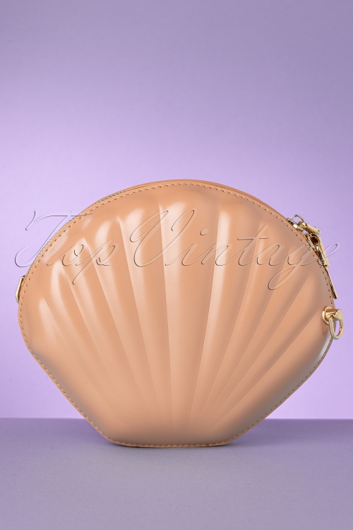 Banned Retro - 50s Dorienne Shell Bag in Salmon Pink