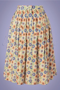 Banned Retro - 50s Flower Power Swing Skirt in Cream 2