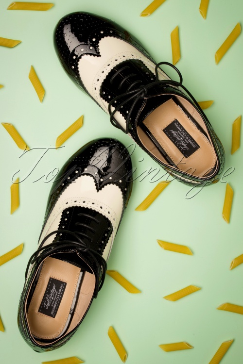 Lola Ramona ♥ Topvintage - 60s Penny Goes To Italy Brogue Flats in Black and Off White
