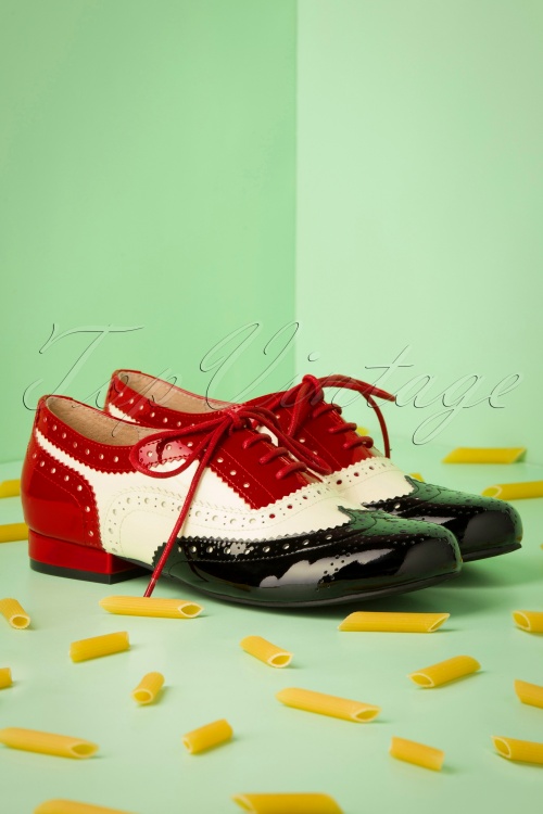Lola Ramona ♥ Topvintage - 60s Penny Goes To Italy Brogue Flats in Black and Red 4