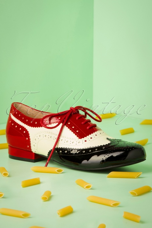 Lola Ramona ♥ Topvintage - Penny Goes To Italy Brogue Flats in Schwarz und Off White