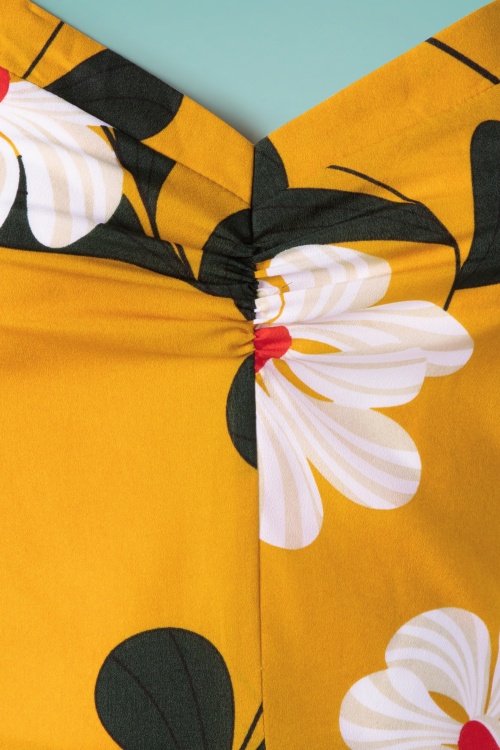 Vixen - Mimi jumpsuit met bloemenprint in goudgeel 4