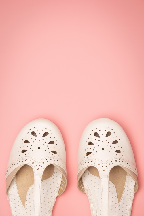 Bettie Page Shoes - Nancy t-strap ballerina's in wit 4