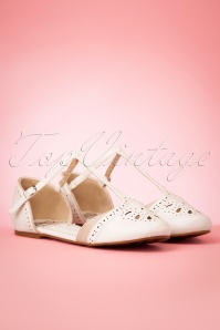 Bettie Page Shoes - Nancy T-Strap Flats Années 50 en Blanc 5