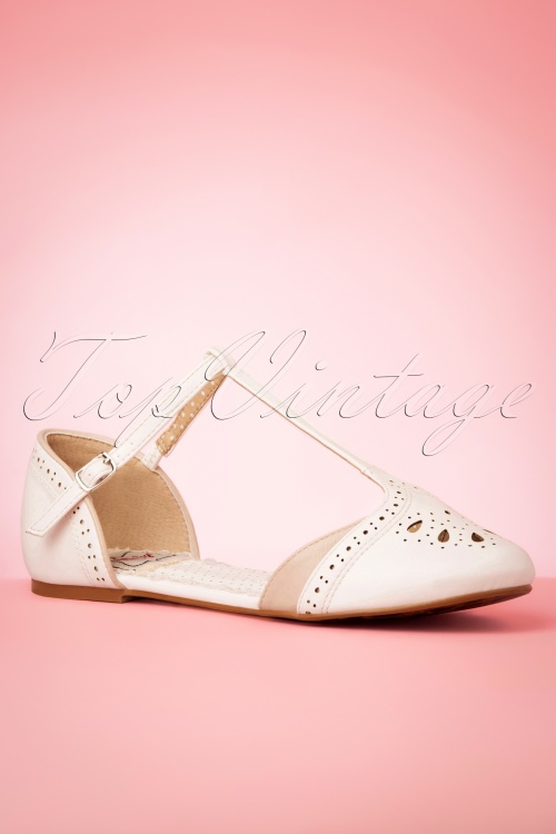 Bettie Page Shoes - Nancy T-Strap Flats Années 50 en Blanc