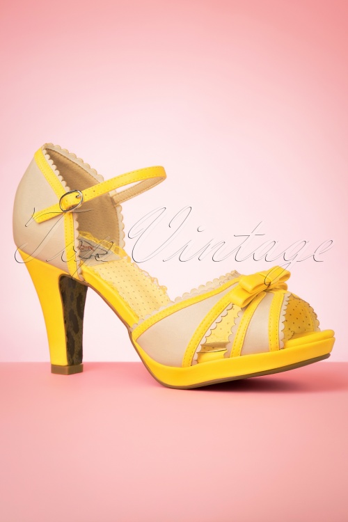 Bettie Page Shoes - Sue peeptoe pumps in geel