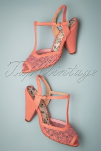 Bettie Page Shoes - Brooklyn peeptoe sandalen met t-strap in perzik