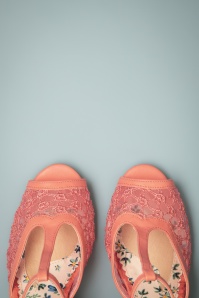 Bettie Page Shoes - Brooklyn peeptoe sandalen met t-strap in perzik 3