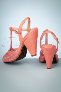 Bettie Page Shoes - Brooklyn peeptoe sandalen met t-strap in perzik 5