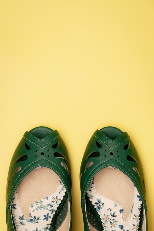 Bettie Page Shoes - 50s Marilyn Peeptoe Pumps in Green 3