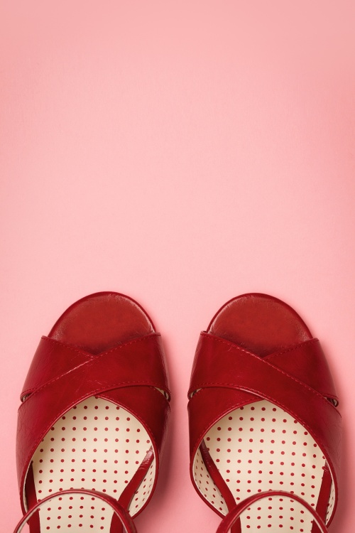 B.A.I.T. - Dima sandalen met sleehak in rood 2