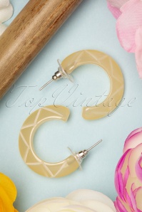 Splendette - TopVintage Exclusive ~ Sherbet Fakelite Carved Hoop Earrings Années 50 en Jaune Soleil