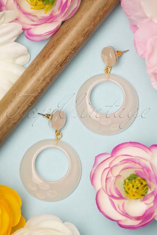 Splendette - TopVintage Exclusive ~ 50s Coconut Fakelite Beaded Necklace in Milky Off White