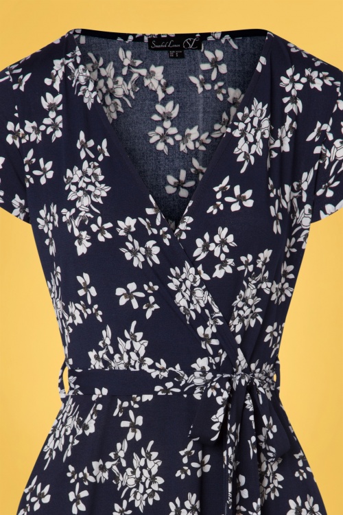 Smashed Lemon - 60s Arya Floral Dress in Navy and White 3