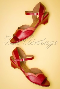 La Veintinueve - 60s Janet Leather Low Heel Sandals in Red and Coral