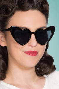 Banned Retro - Melba Heart Shaped Sunglasses Années 50 en Noir 3
