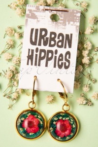 Urban Hippies - Vergulde oorbellen met gedroogde bloemen in rood 2