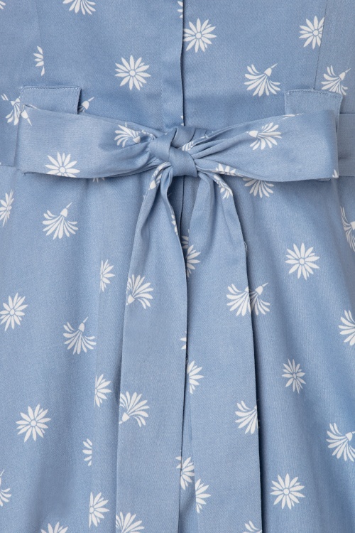 Collectif Clothing - Tess Ditsy Floral Swing Dress Années 50 en Bleu 6