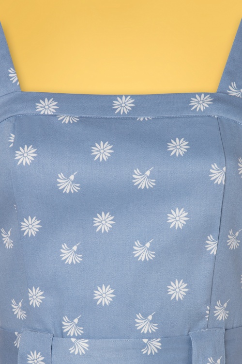 Collectif Clothing - Tess Ditsy Floral Swing Dress Années 50 en Bleu 4