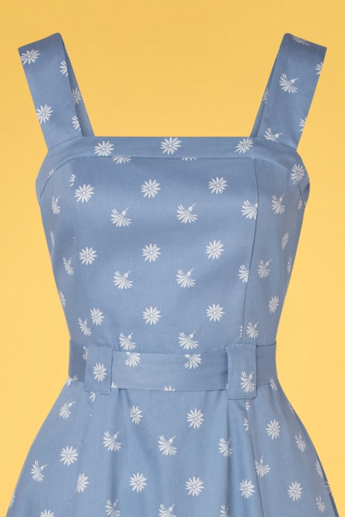 Collectif Clothing - Tess Ditsy Floral Swing Dress Années 50 en Bleu 3