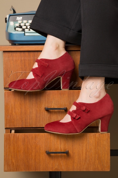Lola Ramona ♥ Topvintage - 40s Ava Means Business Pumps in Warm Red 2
