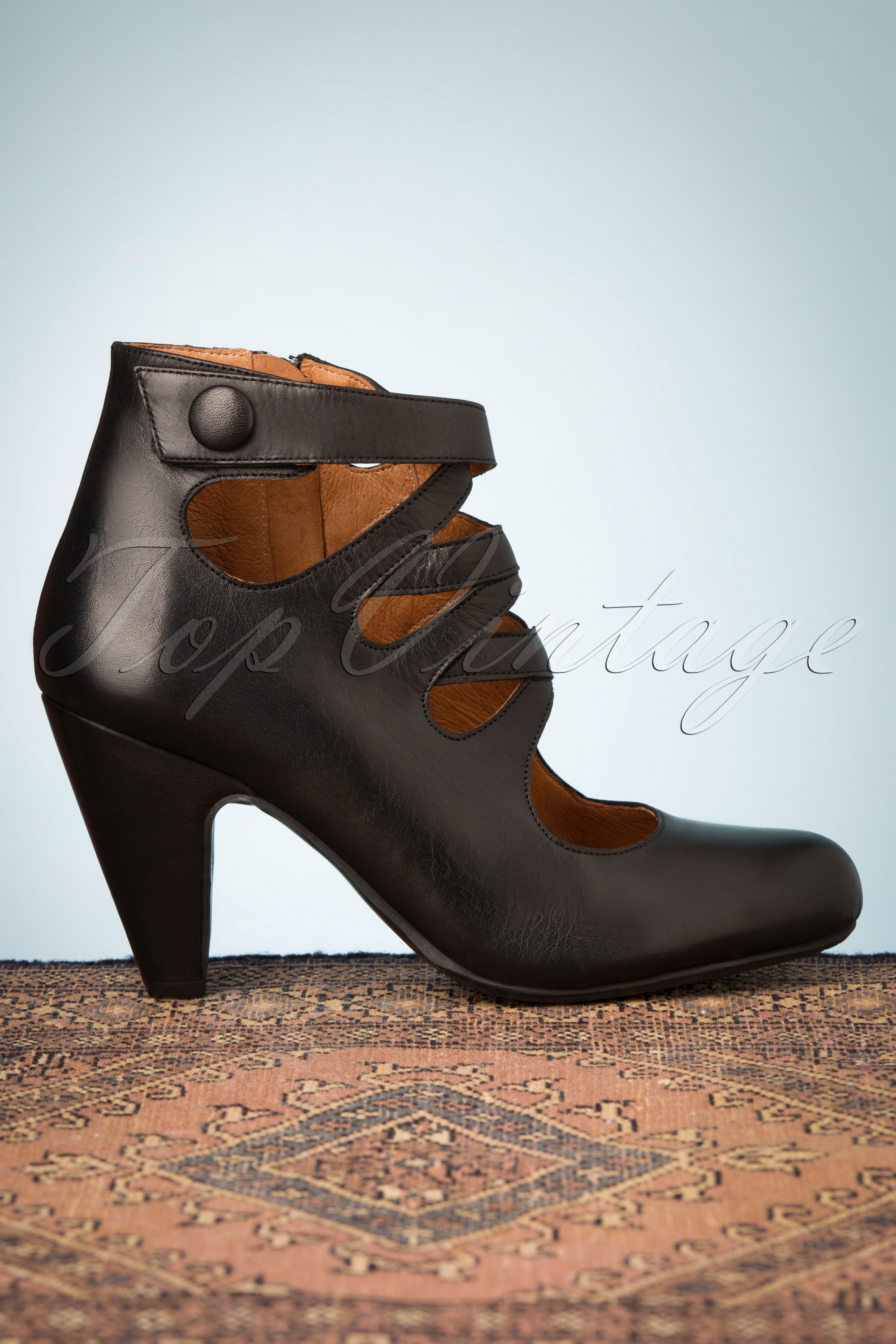 Miz Mooz 50s Sedona Leather Pump Booties in Black | Topvintage