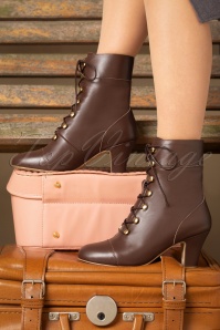 Lola Ramona ♥ Topvintage - 40s Ava On My Way Lace Up Booties in Brown 2
