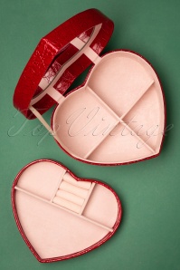 Collectif Clothing - 50s Emerson Large Heart Jewellery Box in Red 3
