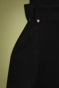 Queen Kerosin - Workwear denim rok met bretels in zwart 3