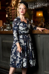 Miss Candyfloss - Pabla-Lee Floral Swing Dress Années 50 en Bleu Marine