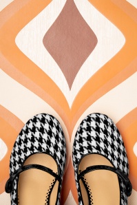 Banned Retro - 50s Gene Houndstooth Pumps in Black and White 3