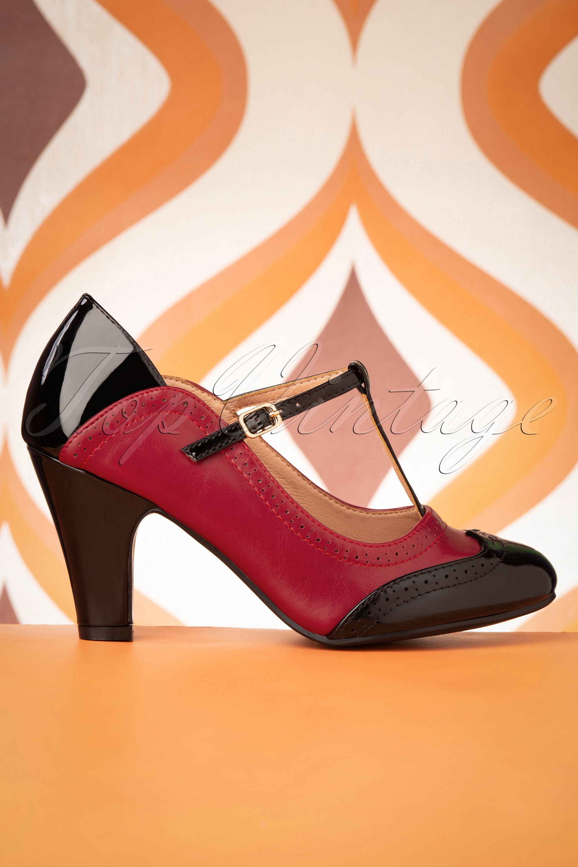 Banned Retro - Diva Blues t-strap pumps in zwart en bordeaux 4