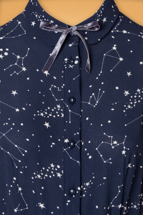 Collectif Clothing - Mary Grace Zodiac Constellation Swing Dress Années 40 en Bleu 5