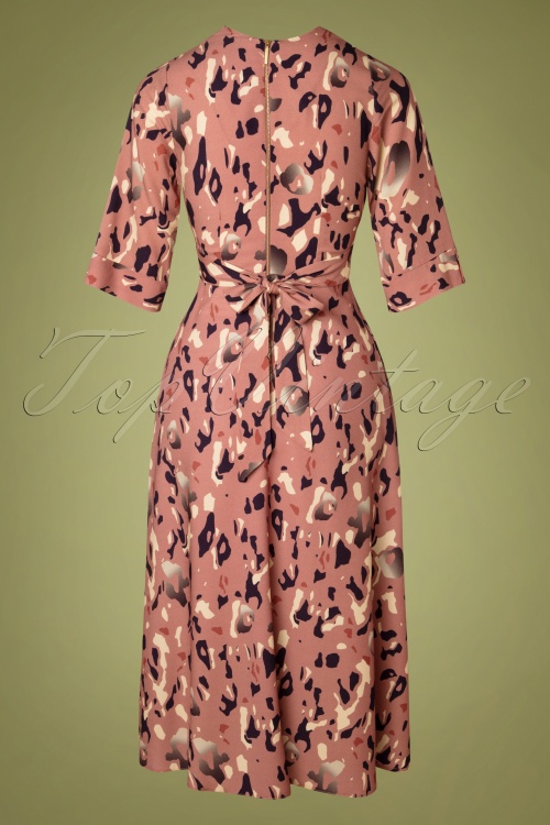 Closet London - 70s Maisie Leopard Wrap Dress in Pink 3