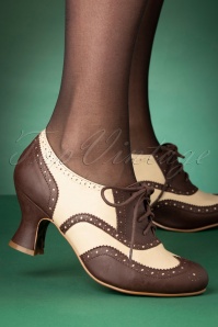 Bettie Page Shoes - Patricia Oxford veterschoentjes in bruin en crème