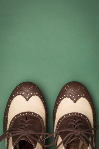 Bettie Page Shoes - Patricia Oxford veterschoentjes in bruin en crème 2