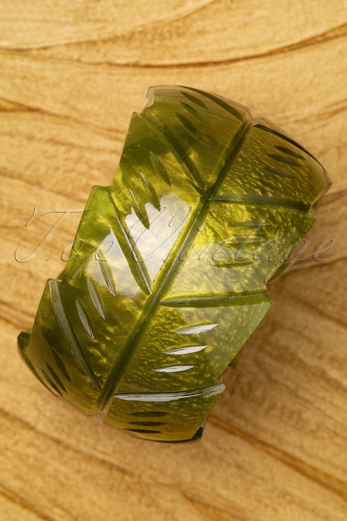 Splendette - Exclusief bij Topvintage ~ Golden brede gegraveerde armband in olijfgroen 2