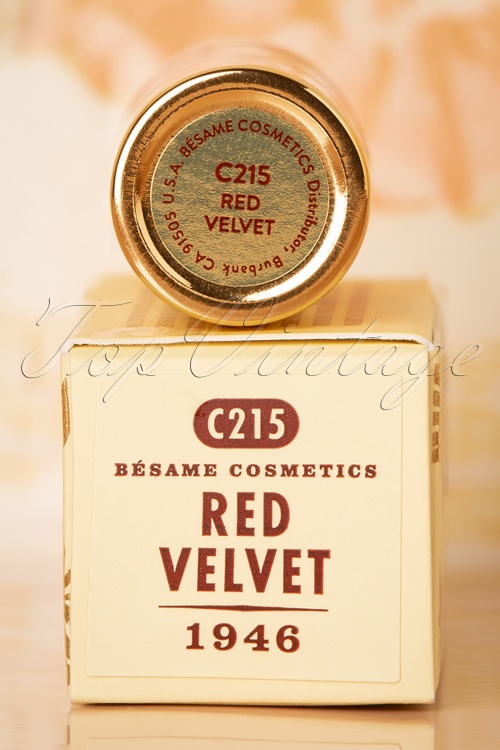 Bésame Cosmetics - Classic Colour Lipstick in Velvet Red 5