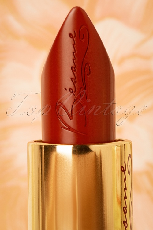 Bésame Cosmetics - Classic Colour Lipstick in Velvet Red 3