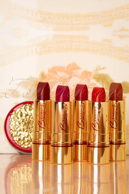 Bésame Cosmetics - Klassischer Farb-Lippenstift in Samtrot 7