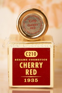 Bésame Cosmetics - Classic colour lippenstift in kersen rood 4