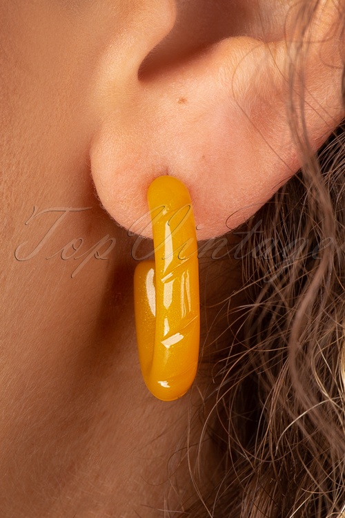 Splendette - TopVintage Exclusive ~ 30s Golden Fakelite Carved Hoop Earrings in Mustard