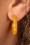 Splendette - Exclusief bij Topvintage ~ Golden Fakelite gegraveerde oorringen in mosterdgeel