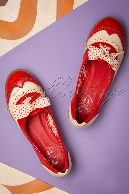 Banned Retro - 60s Milana Brogues in Red and Cream 2