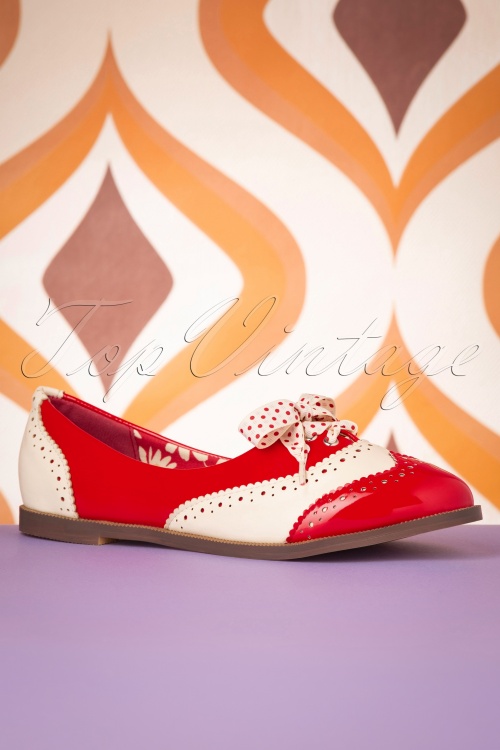 Banned Retro - 60s Milana Brogues in Red and Cream