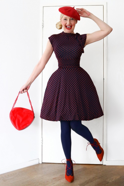 Retrolicious - Bridget Heart Bombshell Dress Années 50 en Bleu Marine et Rouge