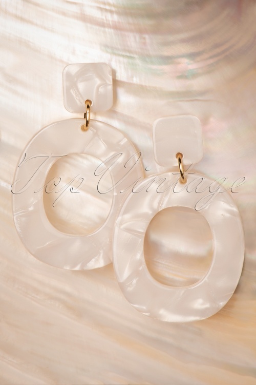Topvintage Boutique Collection - Resin Marble Earrings Années 60 en Crème 4