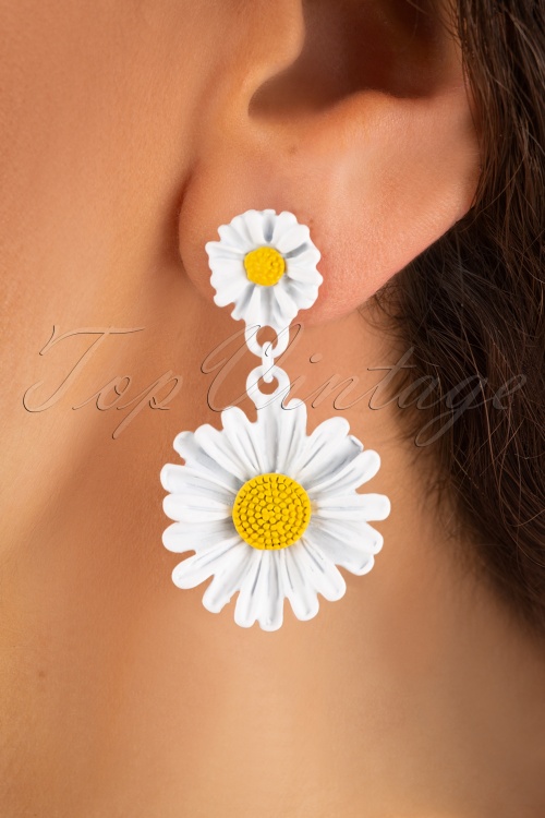 Topvintage Boutique Collection - Friendly Wildflower Earrings Années 70 en Blanc